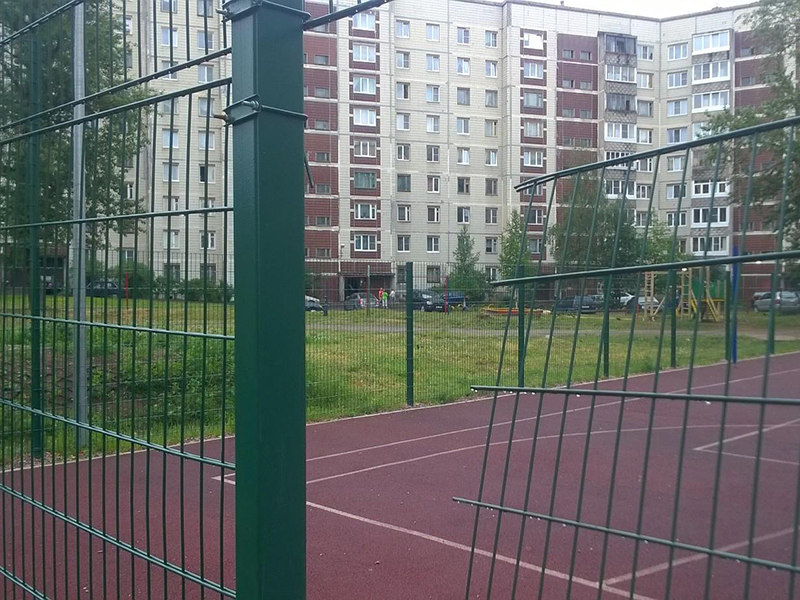 zabor-iz-polikarbonata-svoimi-rukami-4